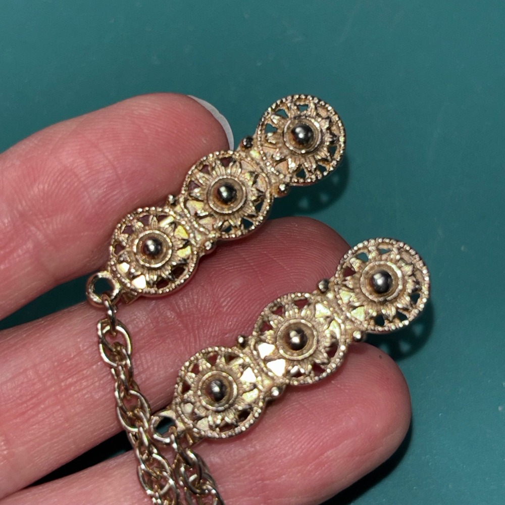 Vintage Gold Filigree Sweater Guard Cardigan Clips Floral Rope Chain Accessory - Picture 3 of 7